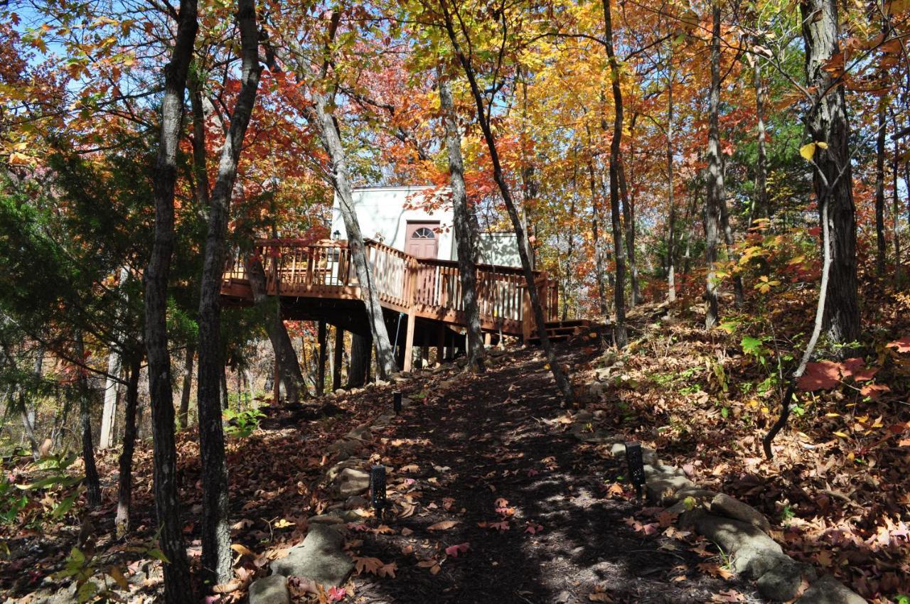 Seven Oaks - Treehouse With Deck Villa Lenexa Exterior photo